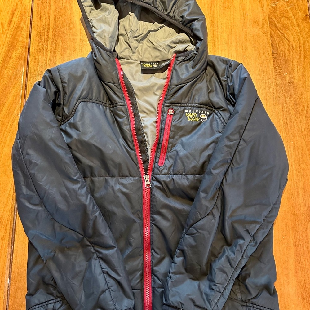 Black Lightweight Puffer Jacket with Hood and Full-Length Zipper